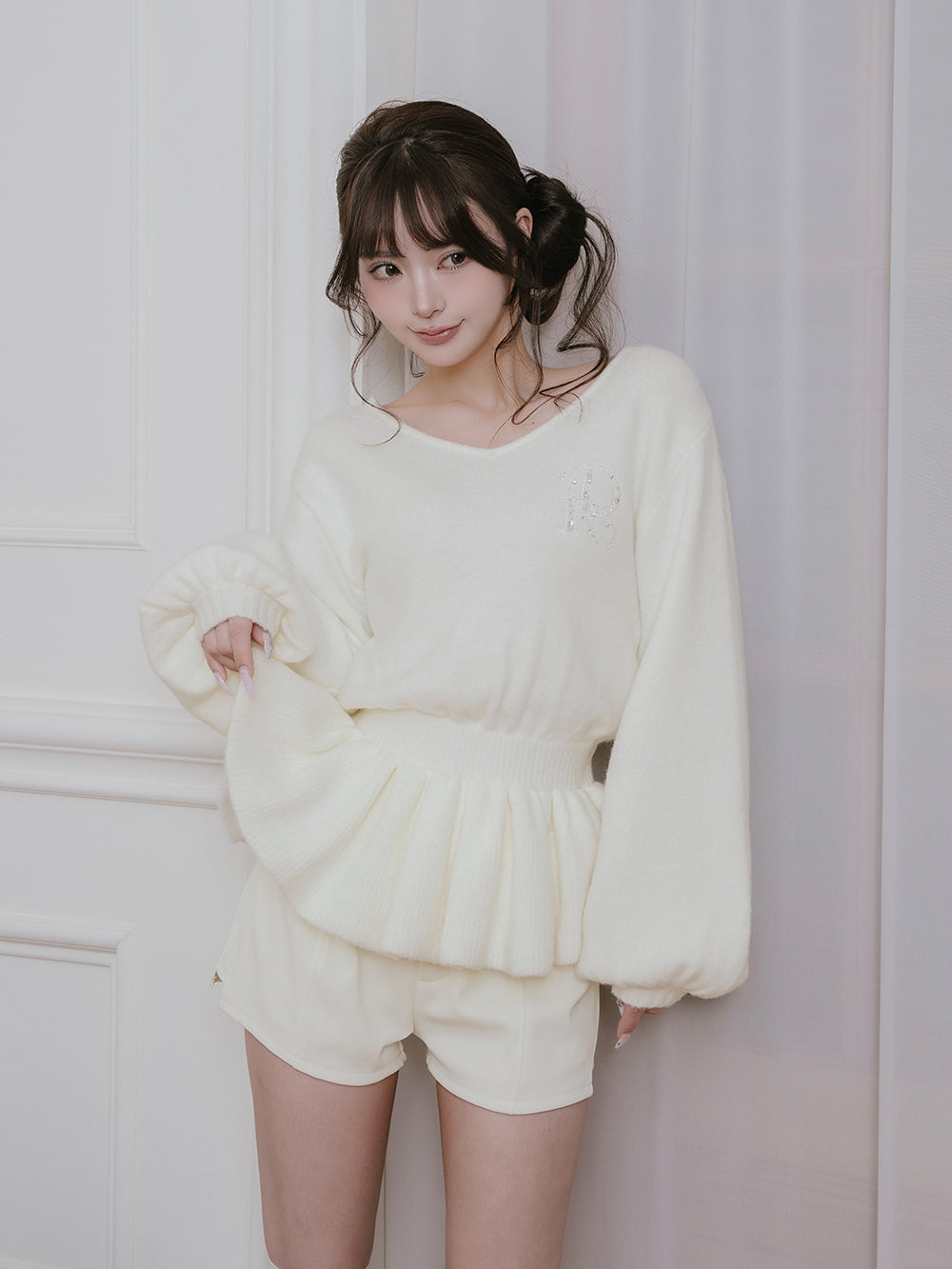 ぺプラムVネックニットトップス – Darich (ダーリッチ)