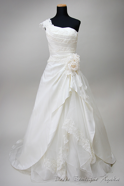 ワタベウェディング（ESS-175）のワンショルダーのウエディングドレス