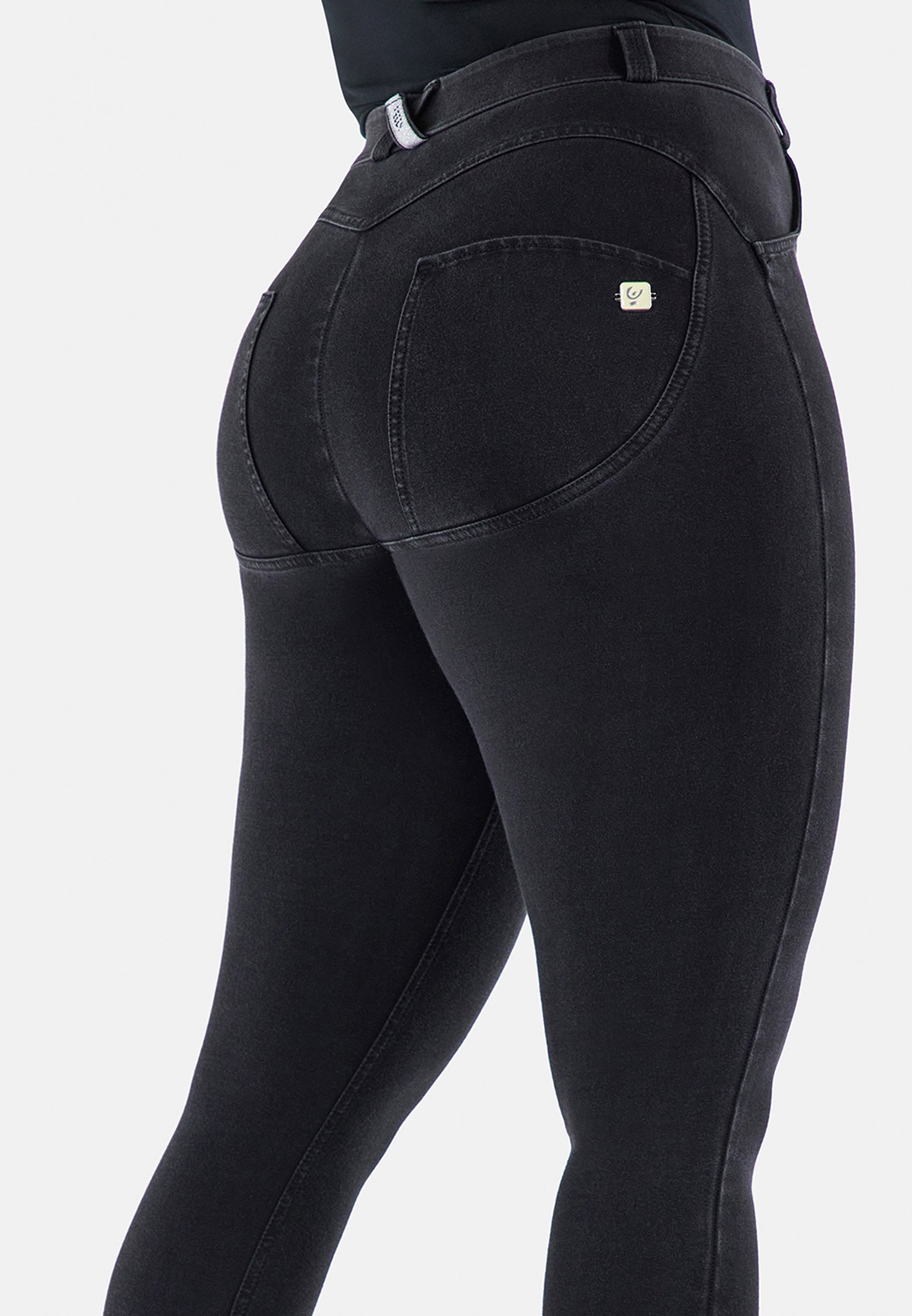 WR.UP® Curvy: Jeans and pants for curvy women | Freddy Official Store