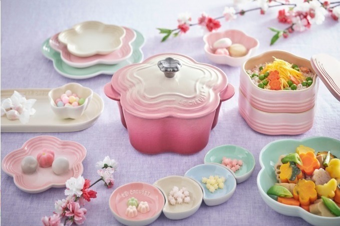 ル・クルーゼより“花”モチーフのキッチンウェア - 花を象ったココット