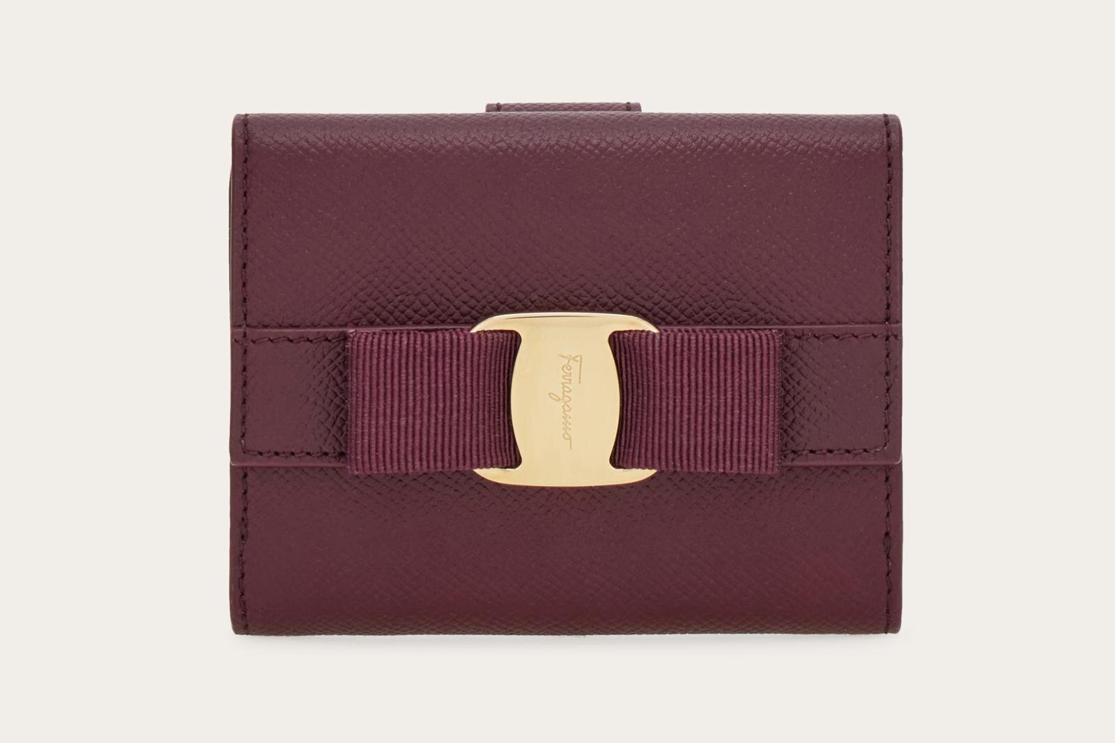 フェラガモ“リボン付き”ウォレット「ヴァラ」ゴールドパーツ煌めくミニ