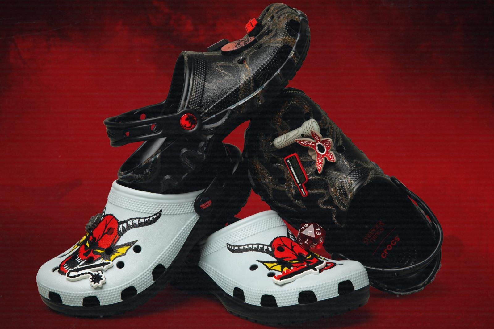 ストレンジャー・シングス×クロックス、“裏側の世界”着想のサンダルと