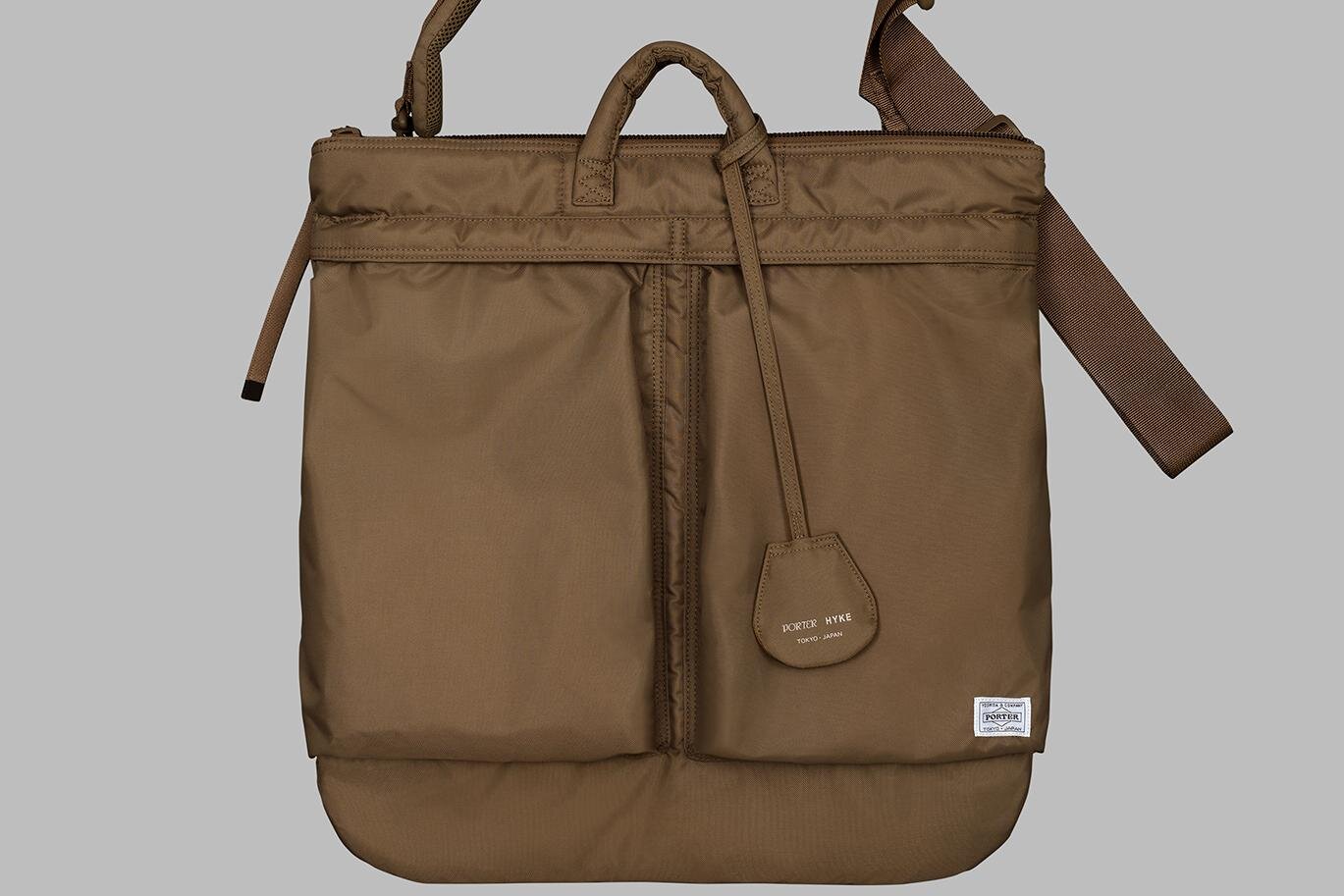 ポーター × ハイクのヘルメットバッグ、撥水ナイロンにオニオン柄