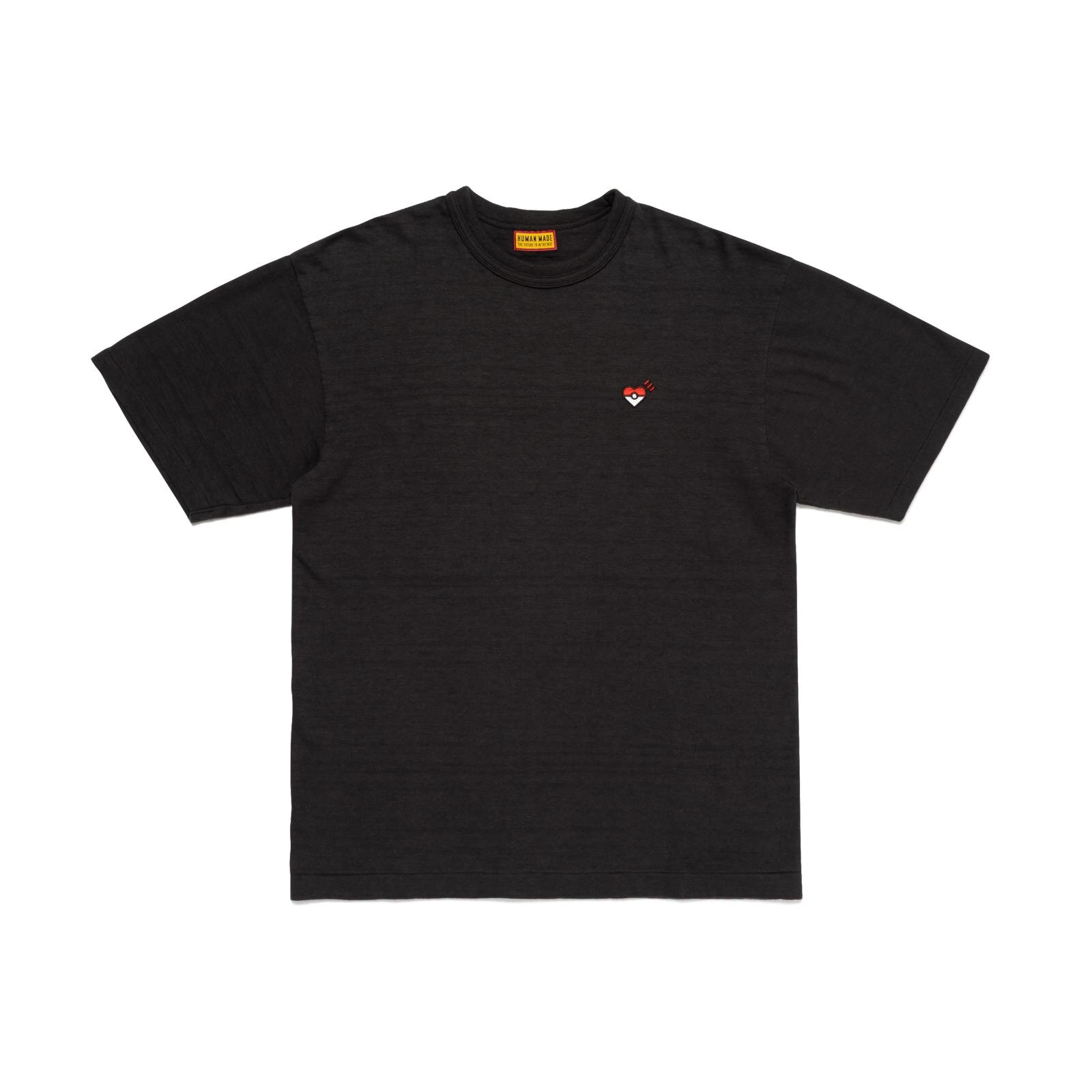 ヒューマンメイド×ポケモン“ハートロゴ”を抱えるピカチュウTシャツや