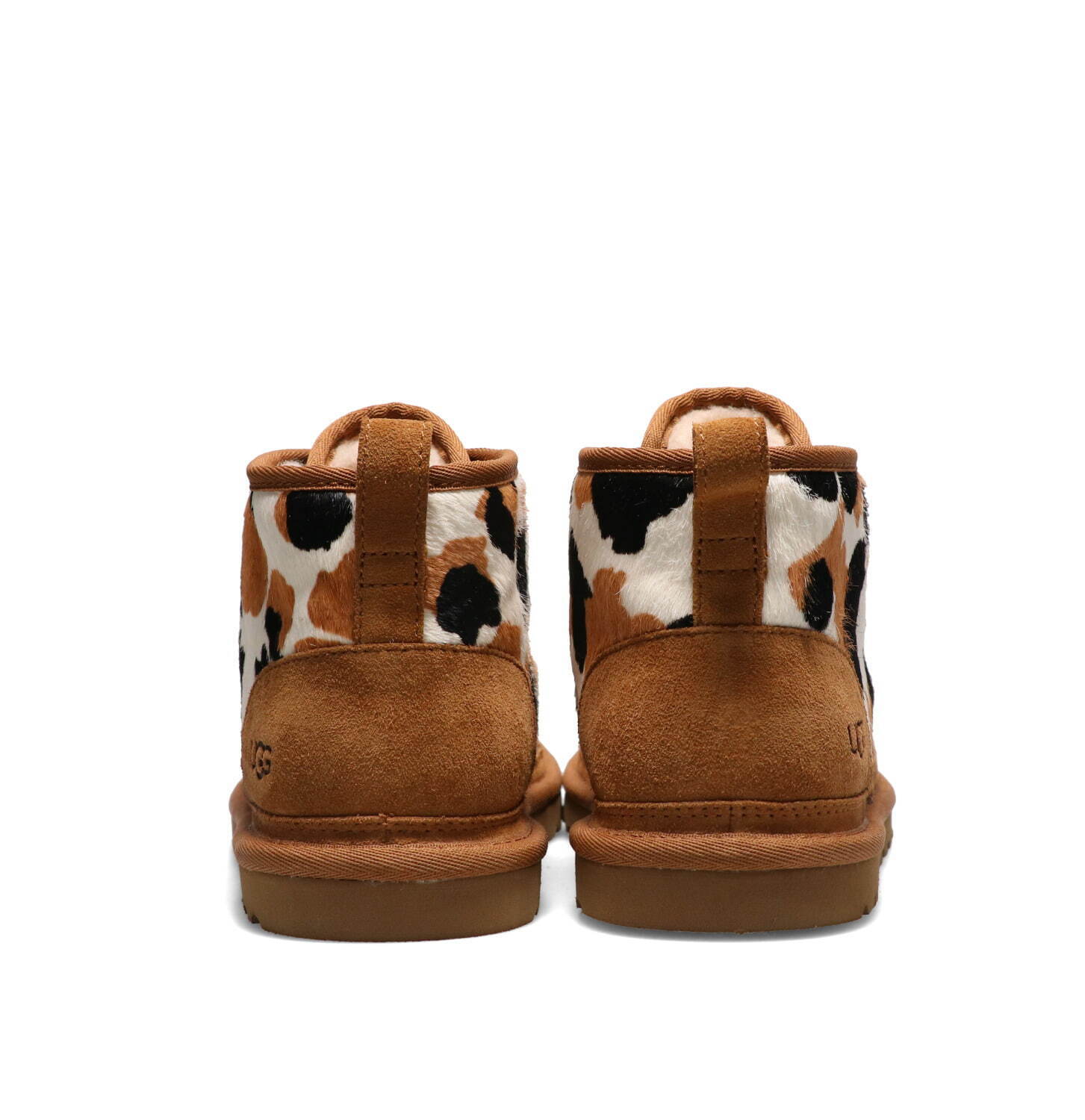 UGGから“牛柄”の新作シューズ、ふわふわシープスキンブーツや厚底