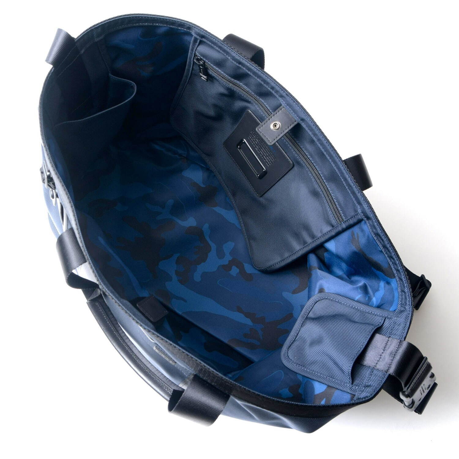 ソフネット×トゥミのトラベルバッグ“シューズ用ポケット”付トート