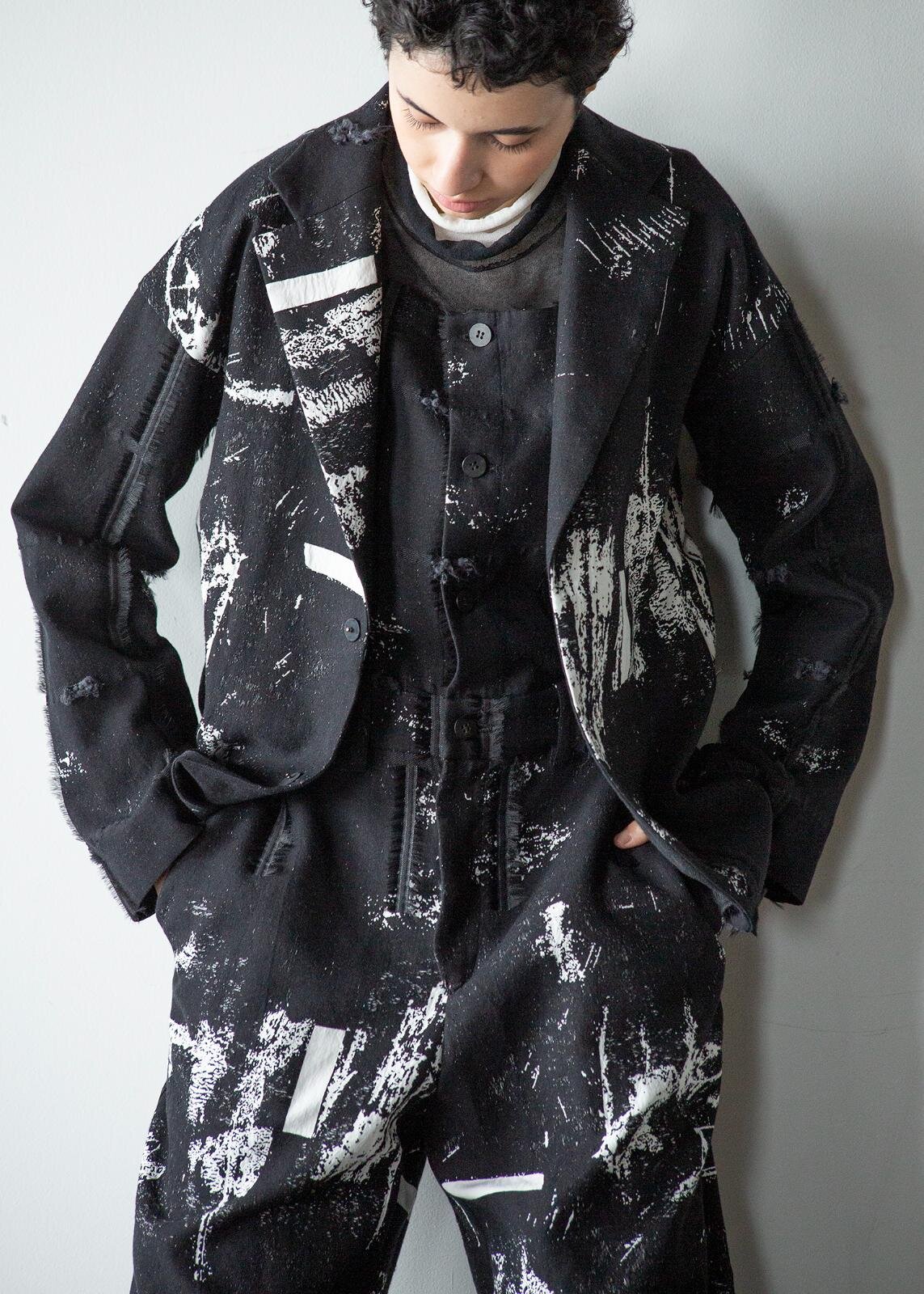 HaaTのジャケット、“黒釉の陶器着想”ジャカード＆リーフ刺繍のシアー