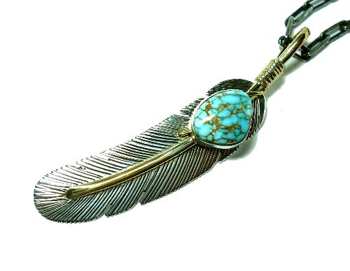 Harvey Mace（ハーヴィーメイス）フェザーペンダント