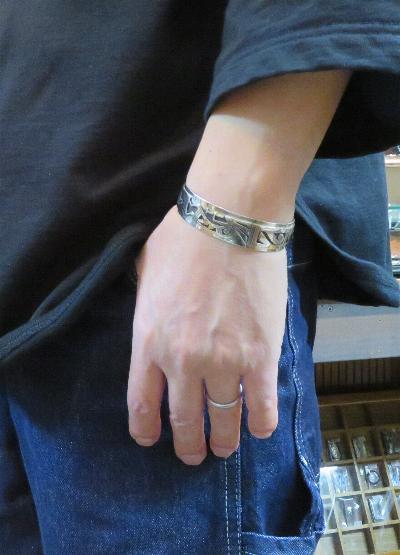 ホピ族のブレスレット・バングル 〔アメリカインディアンが創る〕