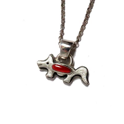 スー族のもとでジュエリー製作を続けてきた堀江純の作品