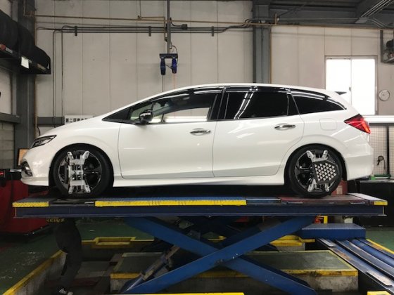 車高調FR5ホンダ・ジェイドRSのホイールアライメント ジェイド ホンダ