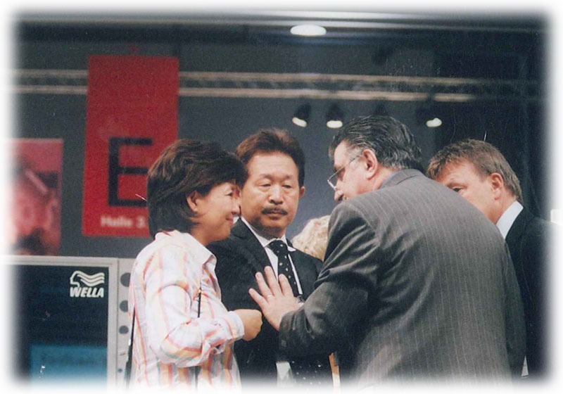 絵ことば作家田中トシオ - ヘアワールド世界チャンピオン