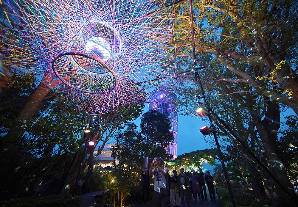 ミラーボールで幻想的な空間に…江の島で光と影のインスタレーション