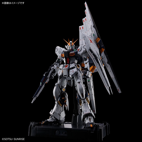 究極のガンプラ「PG UNLEASHED 1/60 νガンダム/LEDユニット」セットが
