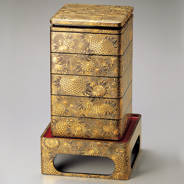 五段重 沈金菊総彫り 黒内朱 8.5寸台付き 漆塗り 木製 (製造中止) 漆器