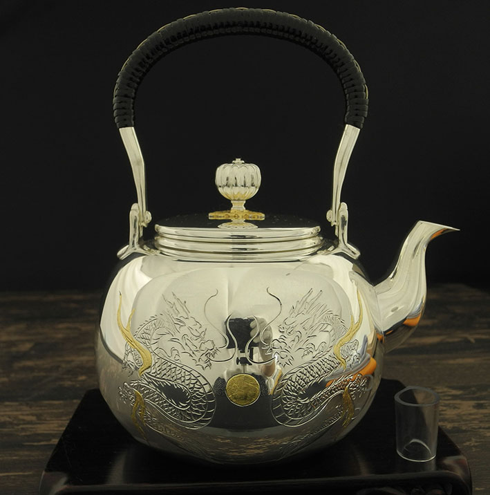 純銀製 花蔦文 金メッキ 玉石取っ手 急須 銀瓶 煎茶道具 純銀製 花蔦文