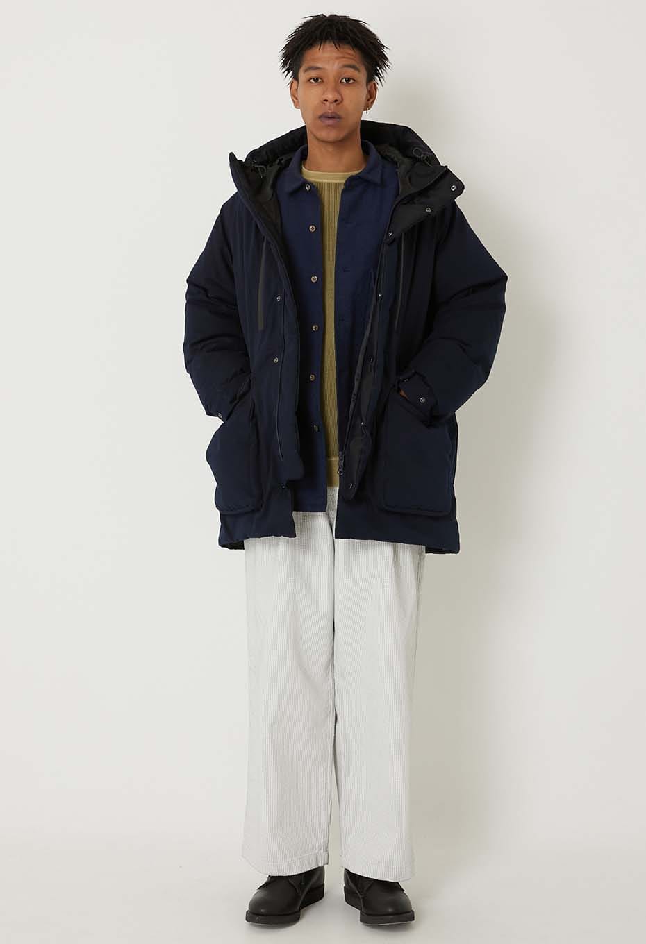 インディゴナイロンサテン リサイクルダウン ジャケット | BLUE BLUE