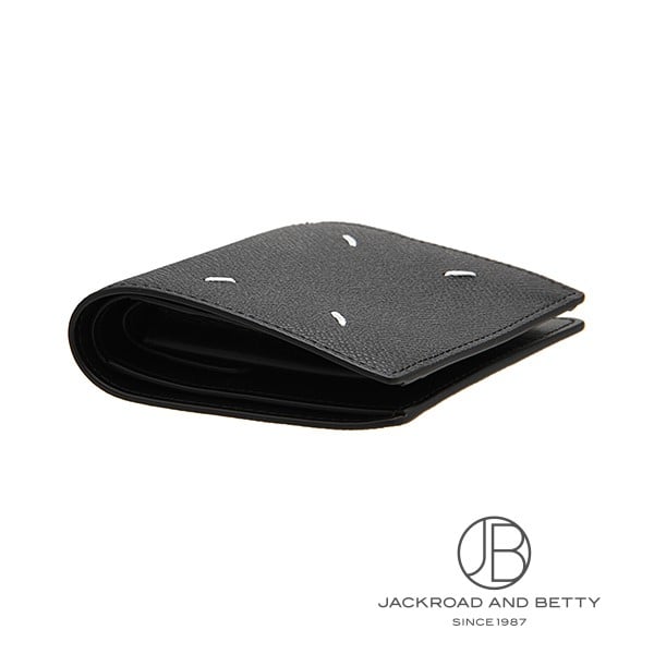 マルジェラのミニ財布で魅せる大人の洗練スタイル｜キャッシュレス時代