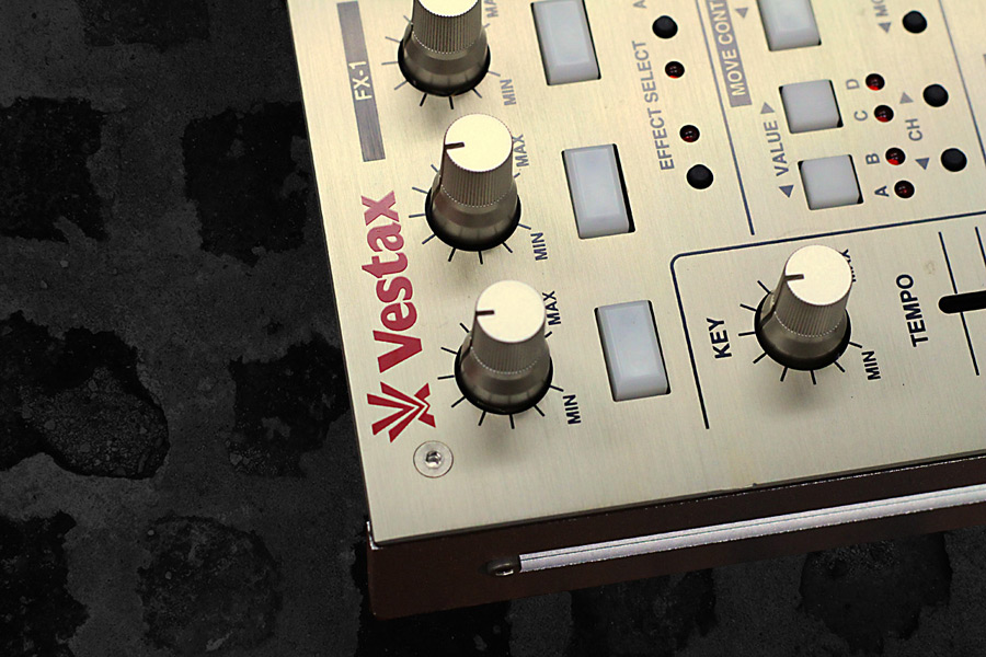 個数限定セール】TRAKTORに特化した類まれなるPCDJコントローラー