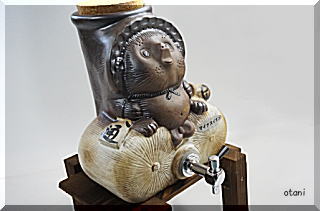 信楽焼俵たぬき焼酎サーバーマイナスイオン【容量2.5リットル】陶器の販売