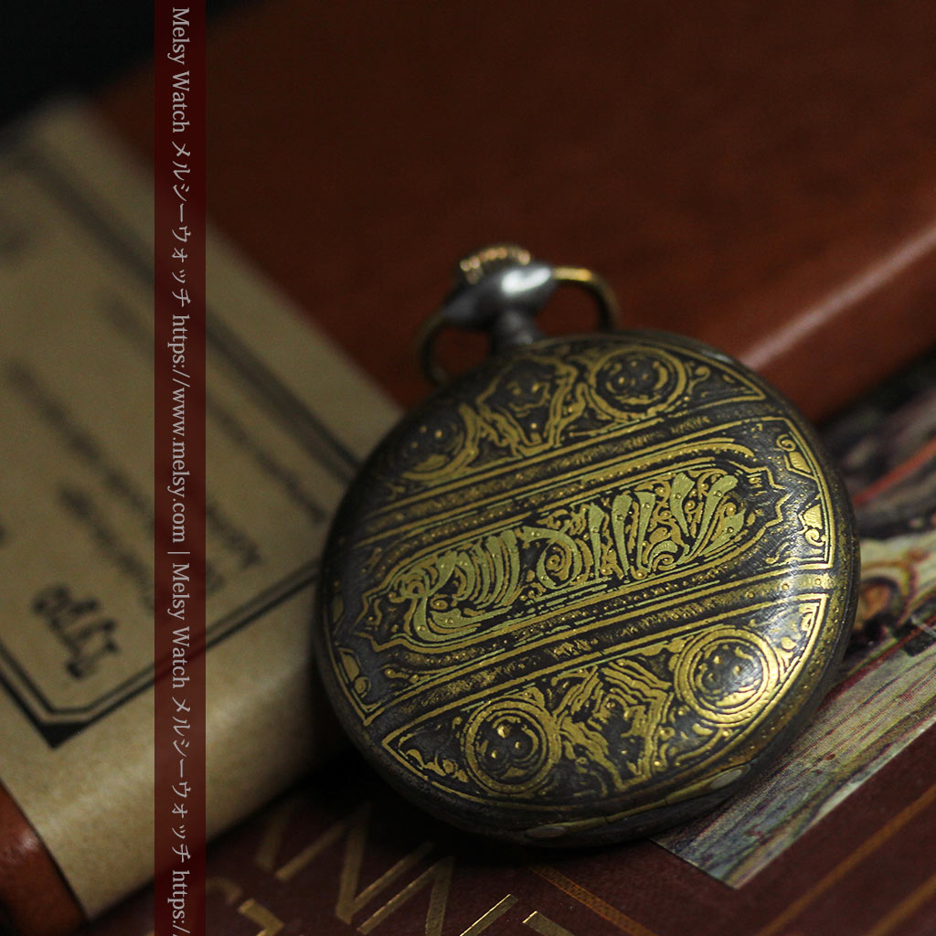 鉄と金アンティークらしさの映えるオメガのアンティーク懐中時計