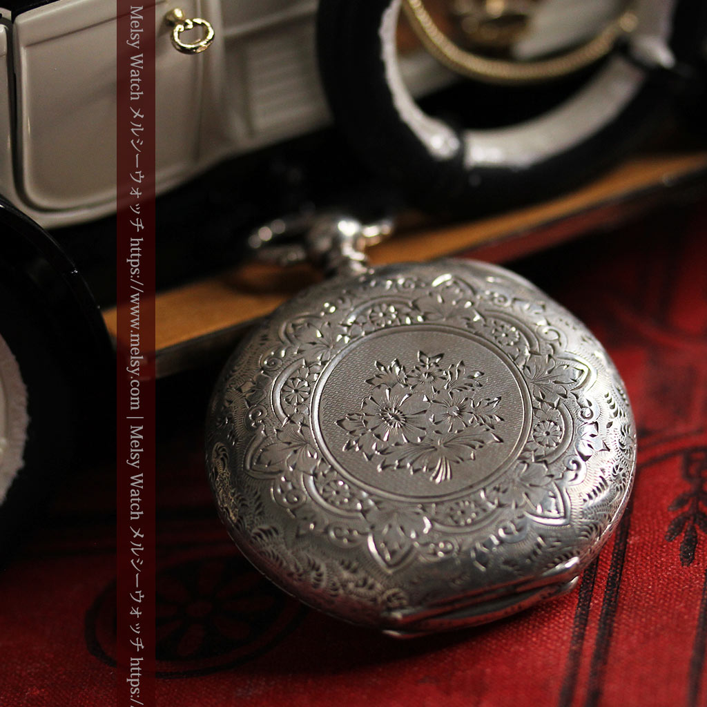 両面の彫りの美しい スイス製銀無垢アンティーク懐中時計 【1890年頃】