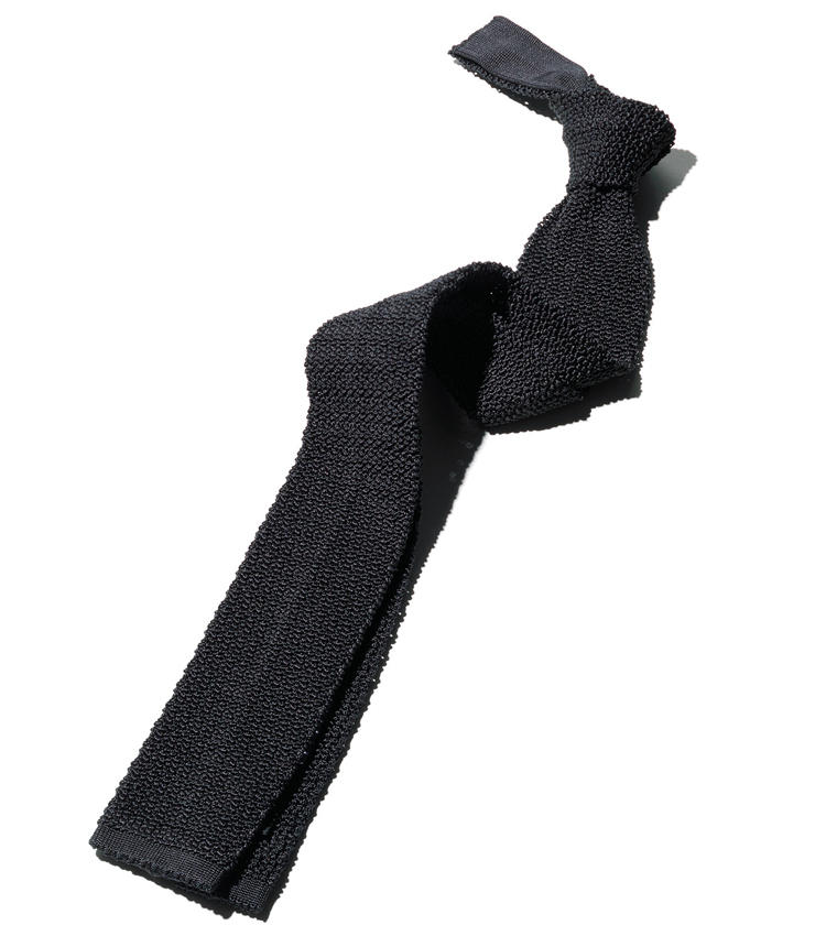 黒タイもニットなら上品に普段使いできる！【ドレイクス】のニットタイ