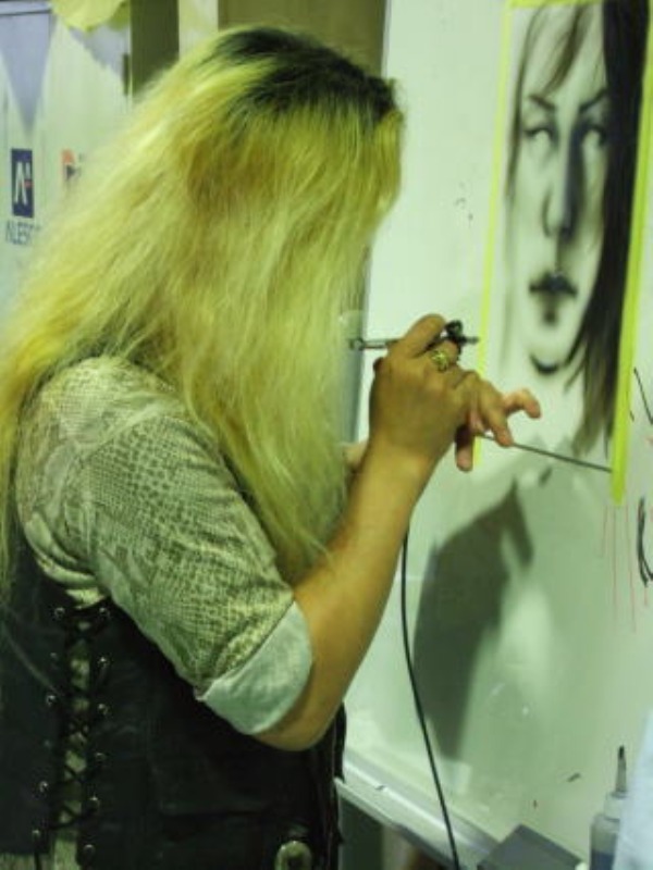 アネストIwata エアーブラシ CM-C | 商品の紹介 | 塗料・ペイント