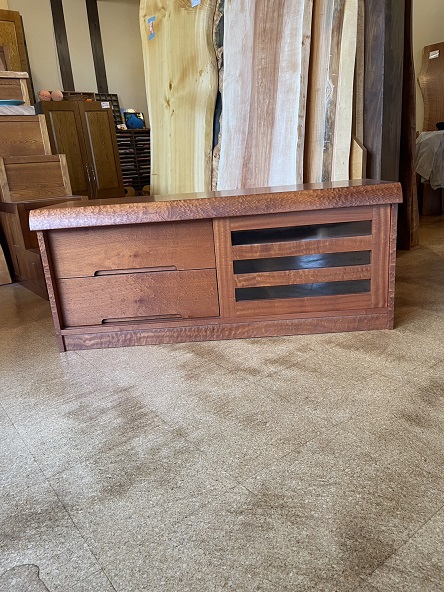 天然木 東京 新宿 東五軒町店展示 欅（けやき・ケヤキ）材 一枚板