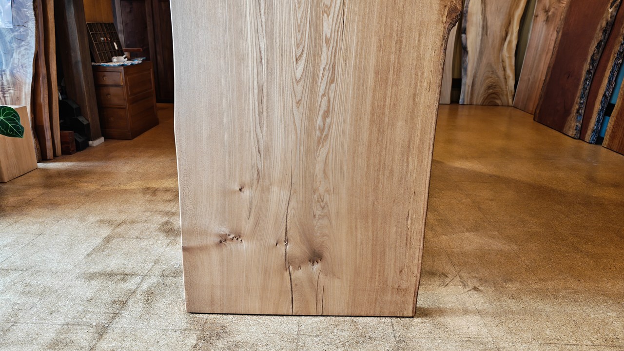 神奈川県 海老名店展示 一枚板 楡(にれ・ニレ)材 テーブル用天板