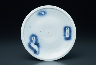 初期伊万里染付吹墨兎文皿 | 商品詳細 東洋古陶磁の前坂晴天堂