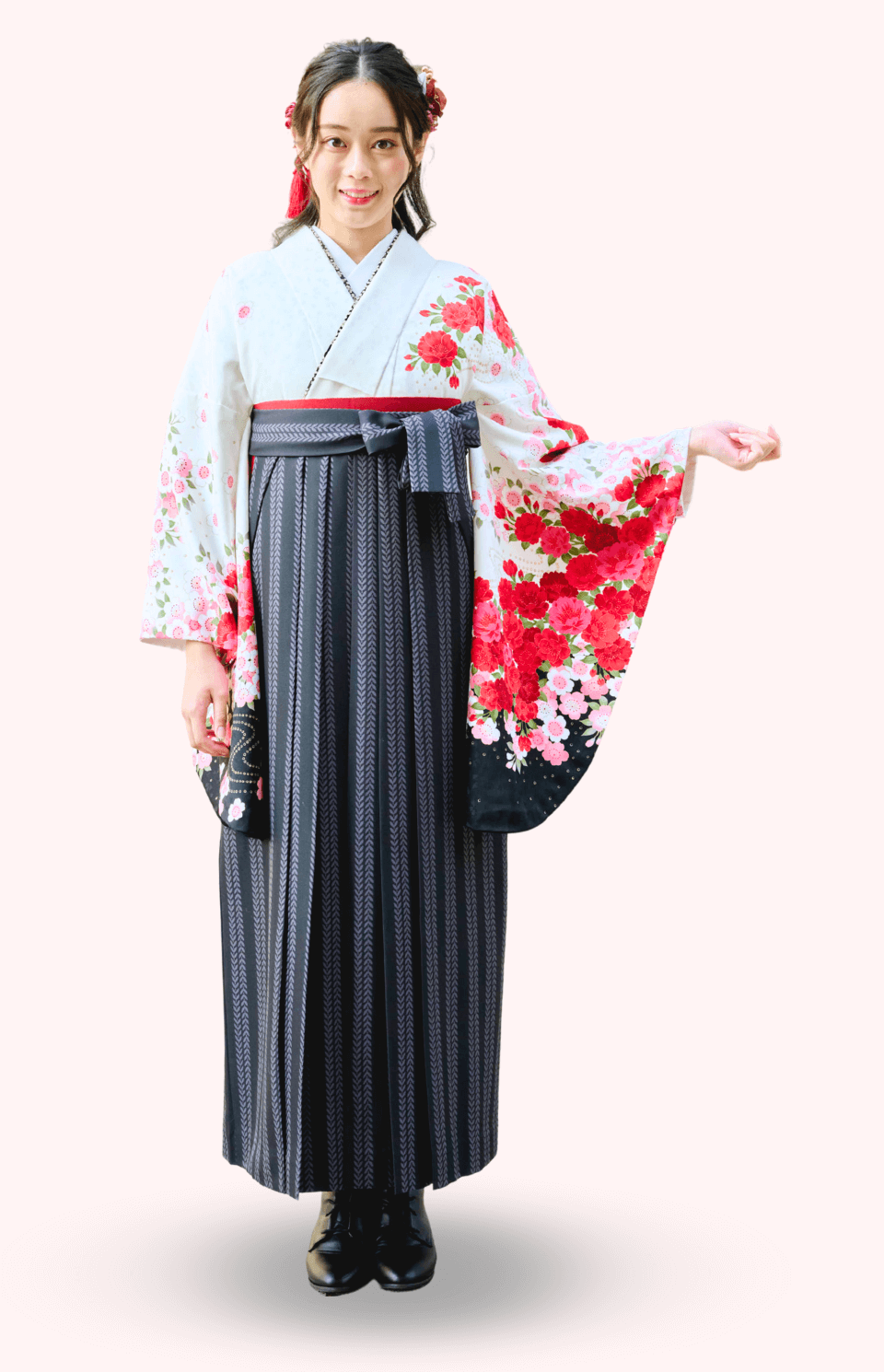 着物〉白色 八重桜柄着物 〈袴〉グレー色 ストライプリーフ柄袴 【150