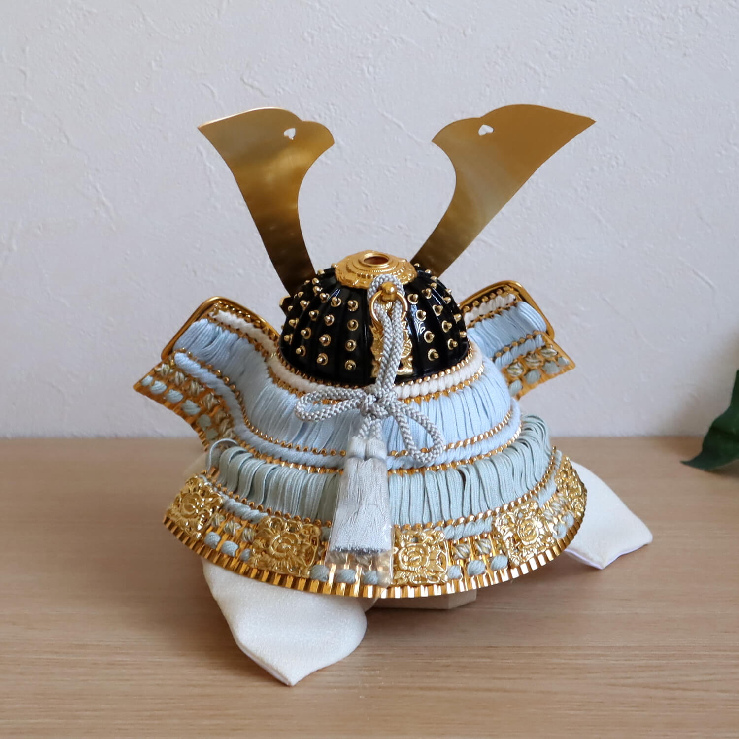 五月人形 ケース飾り 兜 選べる2種類 伝統工芸士 誠山作 ( 淡萌黄色兜