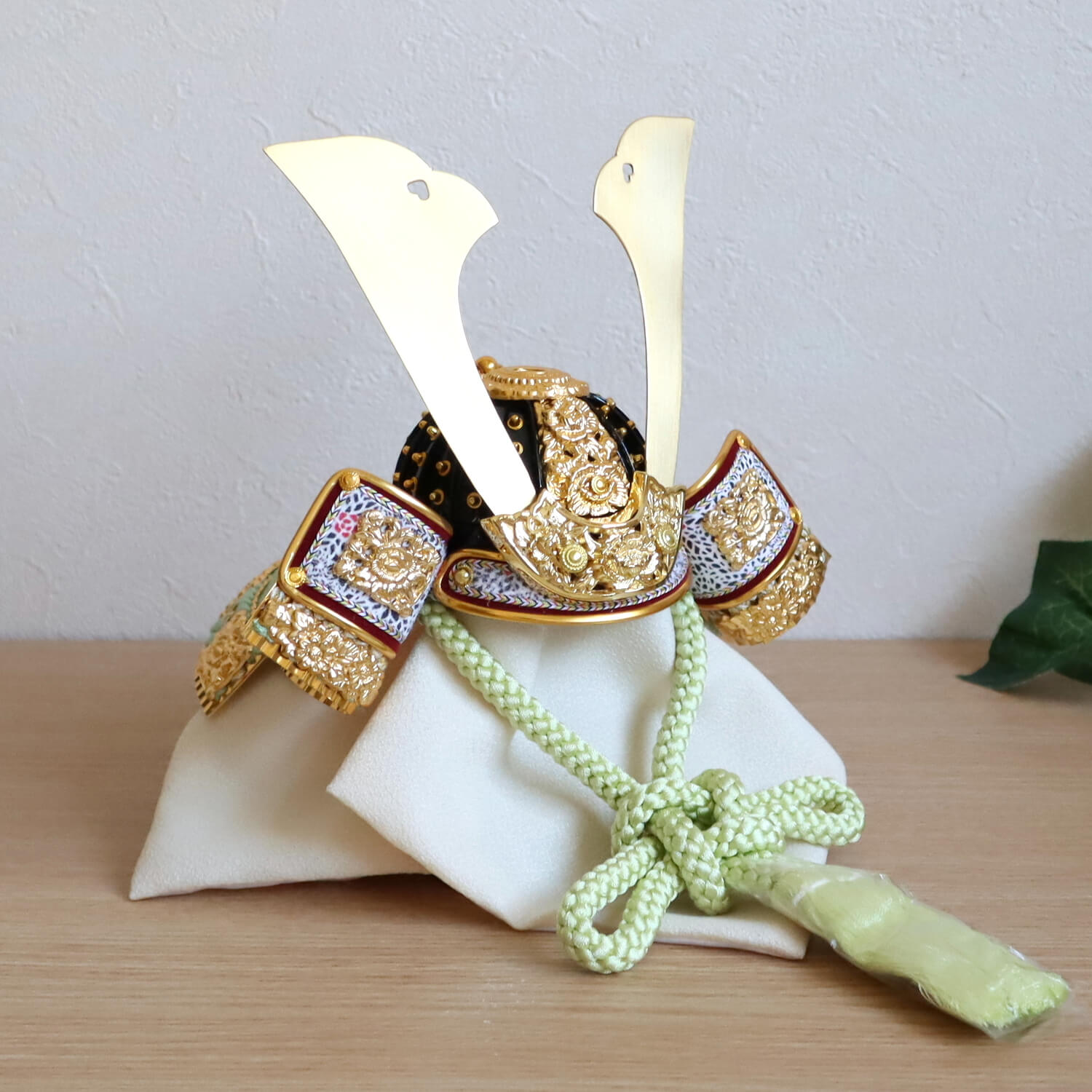 五月人形 選べる2種類 伝統工芸士 誠山作 淡萌黄/淡黒水 兜 国産桐箱