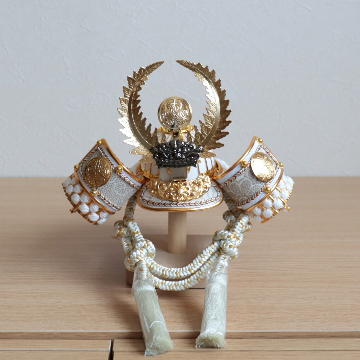 五月人形 完全日本製 ホワイト ゴールド 武将 徳川家康 兜 37A 月