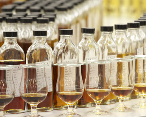 響 ハーモニー ウイスキー サントリー 箱付 700mlの通信販売