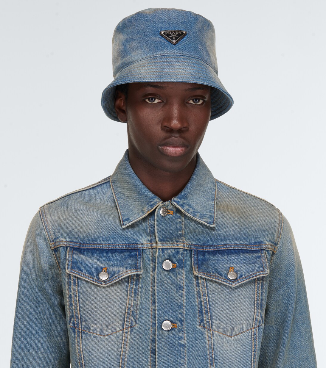 Logo denim bucket hat in blue - Prada | Mytheresa