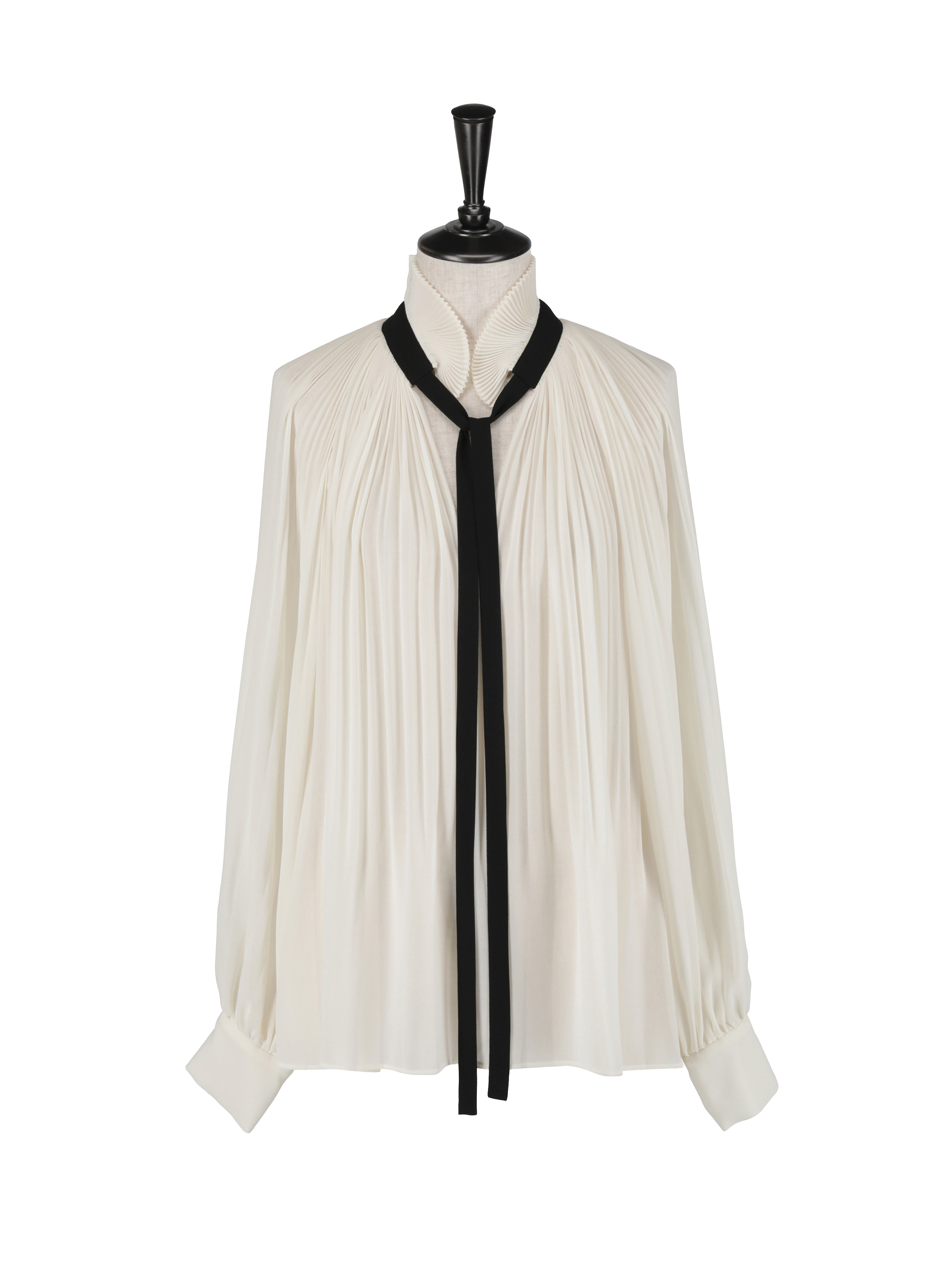 プリーツブラウス（ブラックリボン）