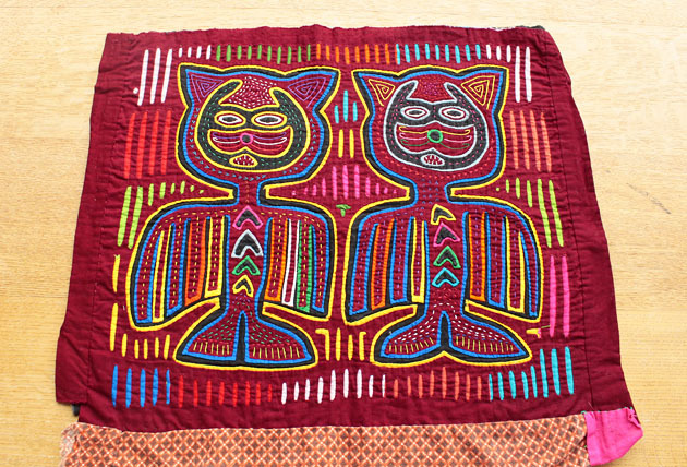 モラ刺繍パッチワークキルトの刺繍絵