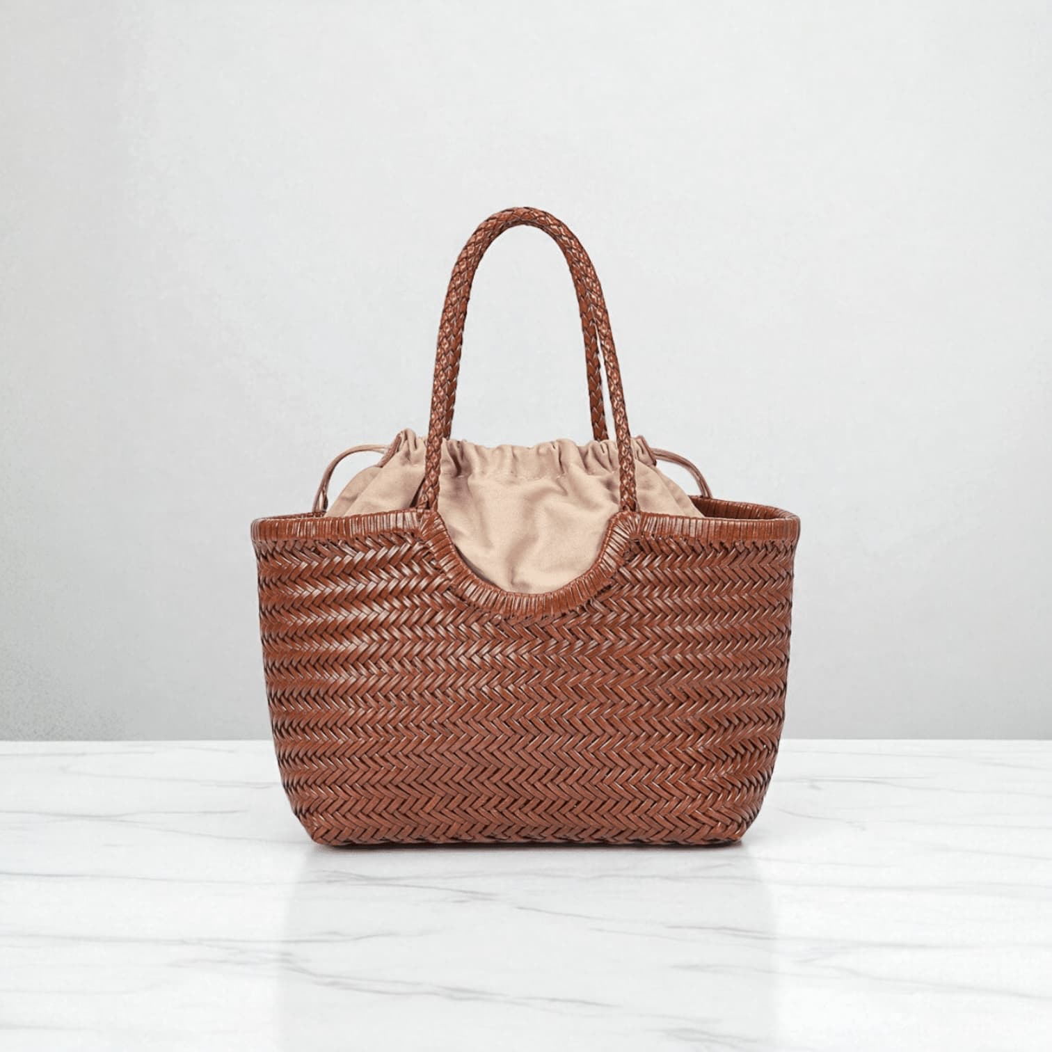 3WAY本革巾着型バッグ 編み込みレザートート 2色展開｜LUVILIA