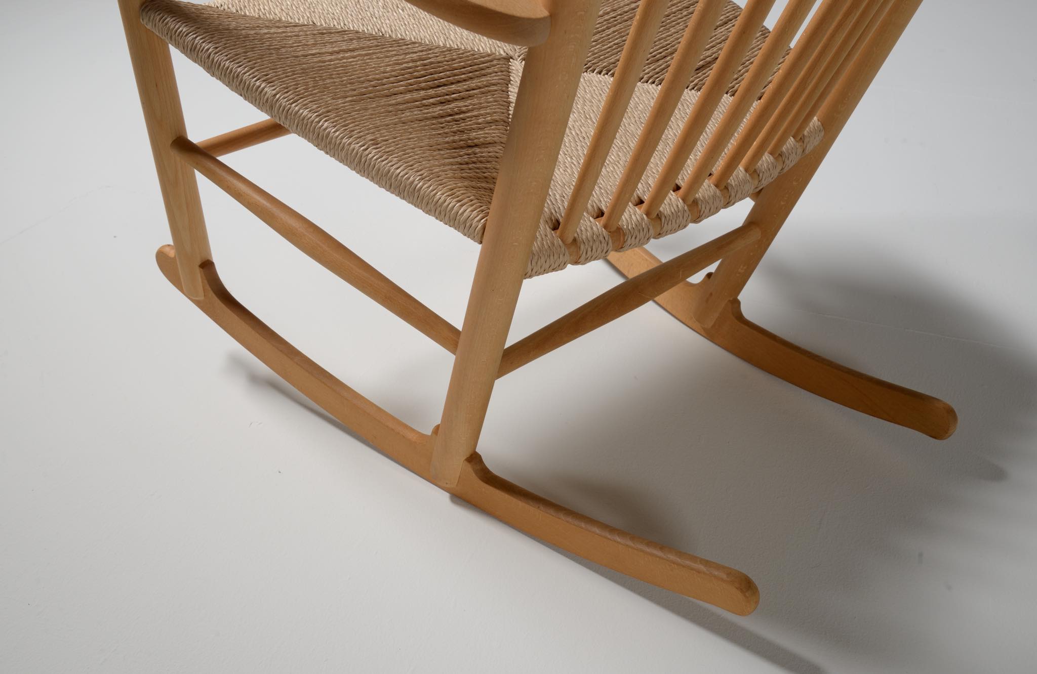 Hans J. Wegner J16 Rocking chair｜Luca Scandinavia | 北欧