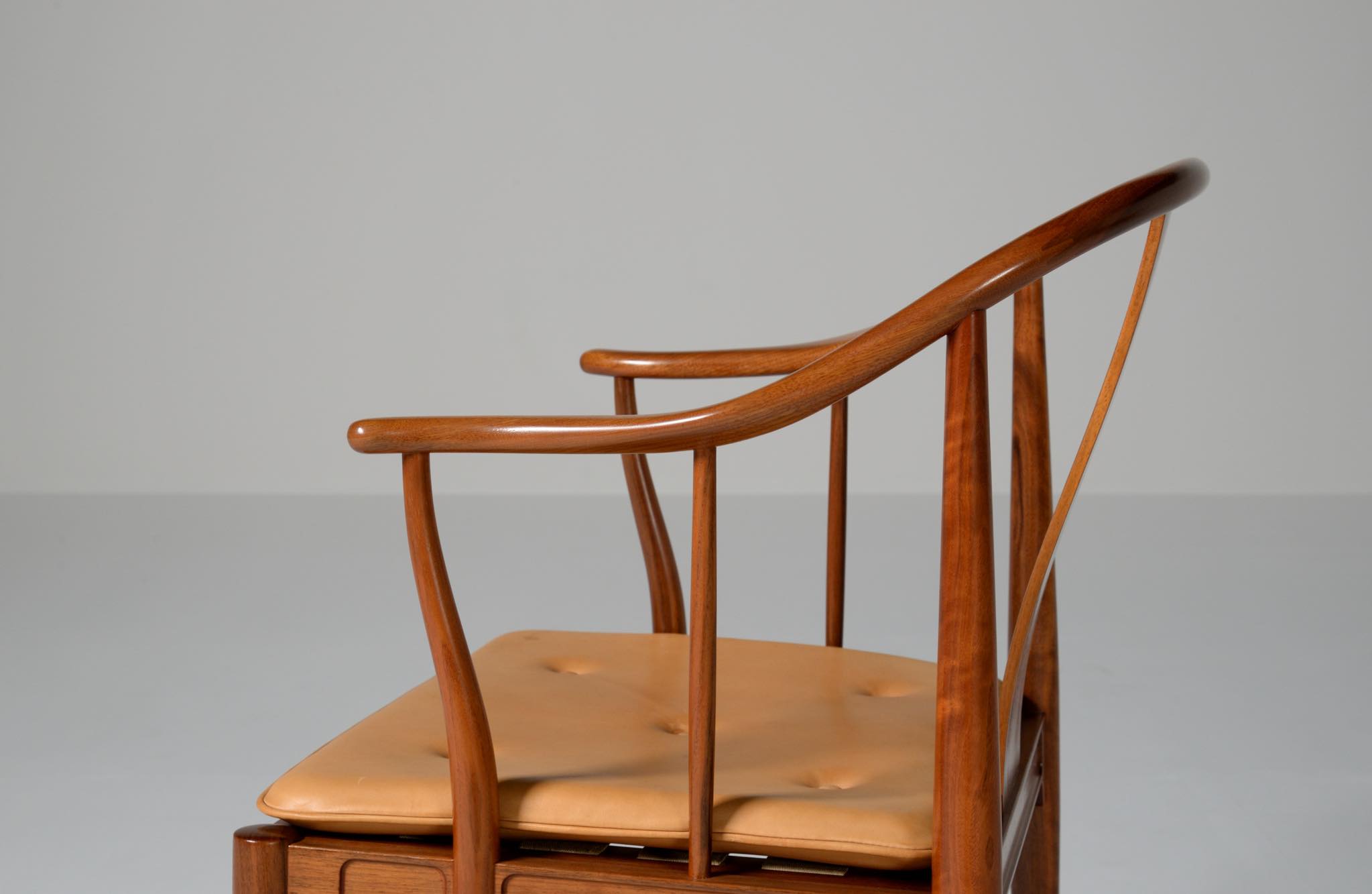Hans J. Wegner China chair in Walnut for Fritz Hansen 1960's｜Luca