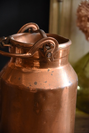 重厚感あるミルク缶