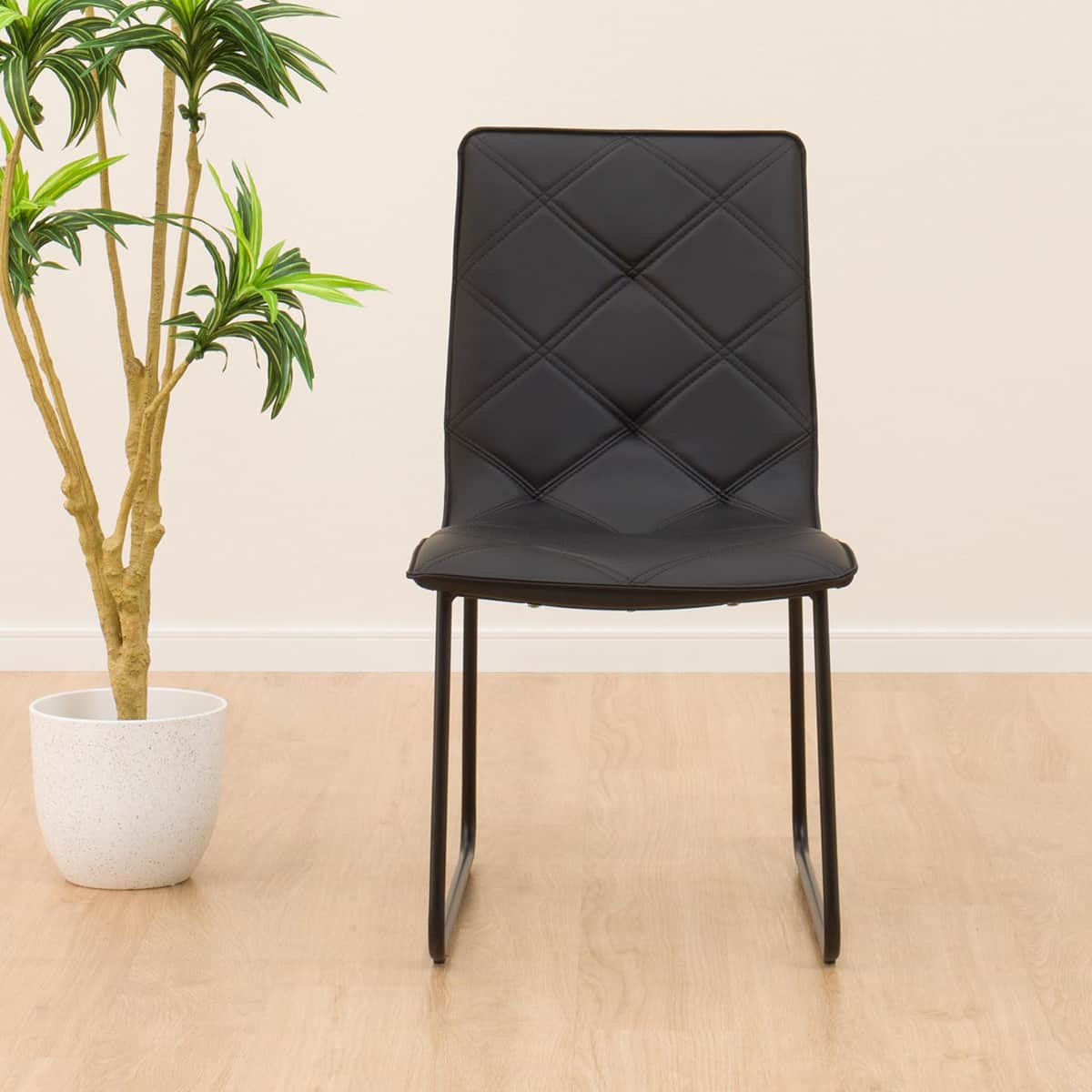 傷・汚れに強いダイニングチェア(テネルKD Nシールド BK) | ニトリ