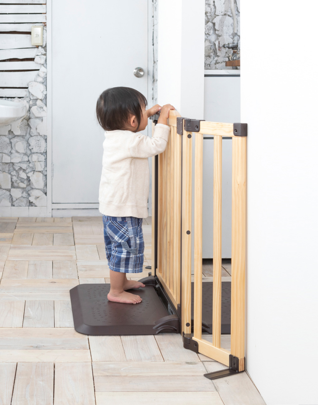 おくだけドアーズ Woody Ⅱ ベビーゲート｜日本育児：ベビーのために