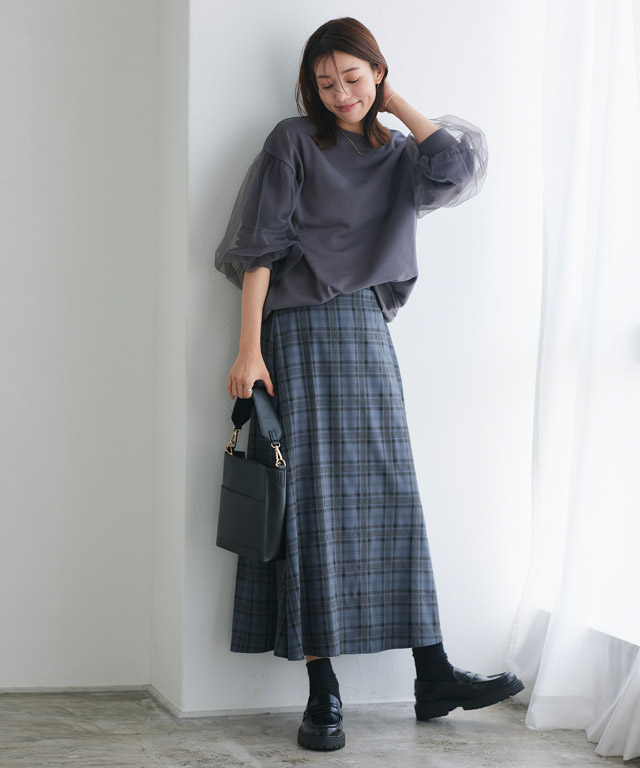 グレイッシュブルーのチェック柄スカートでレトロに♡チュールで