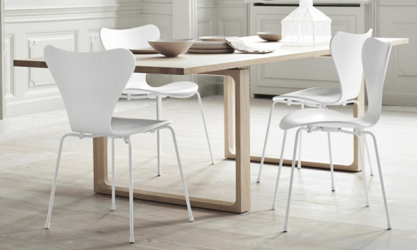 セブンチェア 3107 / ラッカー ホワイト / クローム脚FRITZ HANSEN