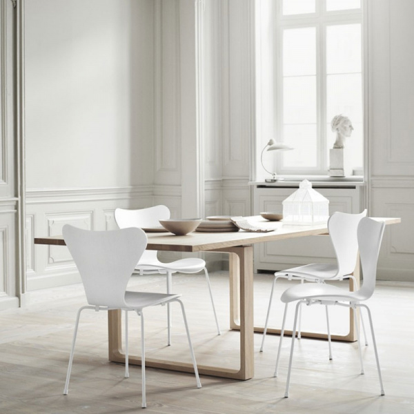 セブンチェア 3107 / カラードアッシュ ホワイト / ホワイト脚FRITZ