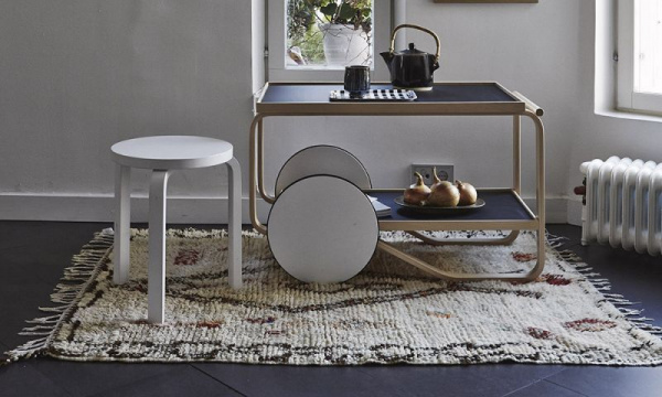 スツール60 / ホワイトラッカー 組立て無料Artek（アルテック） | 公式