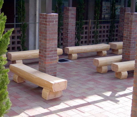 桧の丸太のベンチの製作販売